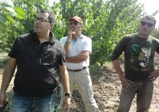 Da sinistra verso destra, Franck Secalot (tecnico Escande), Tino Castorina (agronomo libero professionista), Donato Torchetti (frutticoltore e agrotecnico).