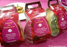 Si tratta di un'accattivante confezione a forma di uovo contenente gli ingredienti (pasta e/o frutta e verdura) gia' dosati e pronti per essere cucinati in modo semplice, veloce e secondo le istruzioni della ricetta tipica regionale.