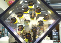 Melinda Mousse, un delizioso dessert al cucchiaio disponibile in 11 varianti, prodotte per il 100% con frutta selezionata. Si va dalla piu' semplice passata di sole mele alle mousse piu' elaborate che uniscono alla mela altri frutti di stagione.