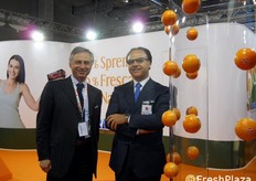 Salvo Laudani (a sinistra), marketing manager, e Nello Alba amministratore unico di Oranfrizer, presente al Cibus con l'offerta delle sue spremute. Buona la domanda che si contrappone, quest'anno, a una produzione di succhi e spremute largamente inferiore al 2011.