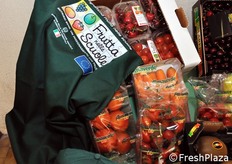 L'ortofrutta e' ottenuta con le tecniche di Produzione Biologica e Integrata. Anche quest'anno si distribuiscono due spremute di arance biologiche preparate direttamente nelle scuole con la partecipazione di alunni e insegnanti.