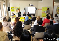 "Angela Birindelli, assessore regionale alle Politiche agricole e valorizzazione dei prodotti locali, ha collegato il programma "Frutta nelle Scuole" ad altre iniziative promosse dalla Regione Lazio, sempre relative all'educazione alimentare (come "Sapere i Sapori"), per ribadire l'impegno delle istituzioni per creare una cultura diffusa circa il patrimonio agricolo e gastronomico del nostro Paese."