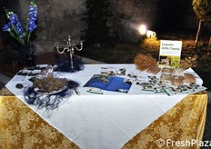 "In serata, per celebrare la raccolta della prima produzione commerciale di patate "Delizia Blu", MA.DE.CO. ha allestito, nella splendida cornice della Domus La Quercia di Viterbo, una cena a base di patata blu e legumi, sempre prodotti dall'azienda, deliziando gli ospiti con le prelibate ricette nate dalla creativita' di Giuliana Mazziantonio."