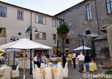 Uno dei chiostri della Domus La Quercia di Viterbo ha ospitato la serata a tema.