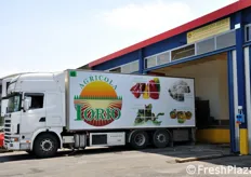 Il magazzino di Volla (NA) e' stato inaugurato il 26 giugno 2011 e viene utilizzato 12 mesi l'anno, lavorando e confezionando tutte le principali orticole durante i mesi invernali e frutta (soprattutto drupacee) durante quelli estivi.