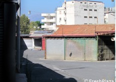 L'ubicazione della vecchia struttura nel centro cittadino, cresciuto nel corso degli anni, ha creato ovvi problemi di movimentazione delle merci.