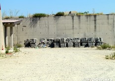 I materiali edili non utilizzati, accatastati in un'area della nuova struttura.