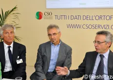 Paolo Bruni, Tiberio Rabboni e Mario Catania al tavolo allestito presso lo stand CSO. Nell'occasione, il Ministro ha inaugurato la nuova banca dati online del CSO, lanciata in anteprima al Macfrut.