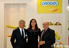 Paolo Bruni, Alessandra Ravaioli e Giuseppe Maldini presso lo stand Orogel.