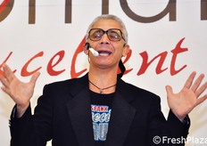 Una riuscita imitazione di Romano Prodi.