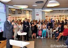 "Come sottolineato dal Ministro Catania: "Dobbiamo riavvicinare i bambini al consumo di frutta e verdura, anche perche' - contrariamente a quanto si possa pensare del nostro Paese, culla della Dieta Mediterranea - il consumo di frutta e ortaggi in Italia risulta in calo"."