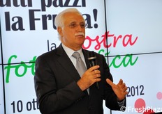 "Il prof. Calabrese ha ribadito l'importanza di ripartire dai bambini e dalla loro dieta, utilizzando un'efficace metafora: "I ragazzi sono come giovani virgulti che potranno diventare alberi e poi piante centenarie solo attraverso un'alimentazione sana"."