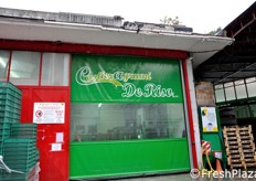 Il Tour prevede poi una visita al centro di raccolta dell'azienda Costieragrumi De Riso (www.costieragrumi.it) che cura il processo di selezione, lavorazione e confezionamento del Limone Costa d'Amalfi IGP e che rappresenta circa il 90 per cento dei conferitori della zona di produzione.