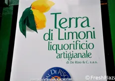 "Il Tour si conclude nel piccolo liquorificio artigianale "Terra di Limoni" (sempre di proprieta' della famiglia De Riso), una delle poche aziende che possono certificare il "Limoncello Costa d'Amalfi" IGP."
