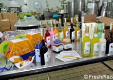 "Una rassegna dei liquori e delle dolcezze a marchio "Terra di Limoni"."