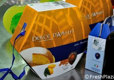 "Una vera prelibatezza, opera sublime del rinomato pasticcere Salvatore "Sal" De Riso, anche presidente del Consorzio di Tutela del Limone Costa d'Amalfi IGP."