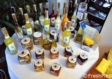 "Anche presso l'hotel e' in bella mostra un'esposizione delle specialita' "Terre di Limone"."