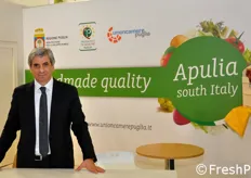 Giacomo Suglia, presidente APEO-Associazione Pugliese Esportatori Ortofrutta e vicepresidente nazionale FruitImprese, presso lo stand collettivo della Regione Puglia.
