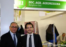 Tra gli stand della collettiva pugliese incontriamo Alfio Messina dell'omonima azienda, insieme al collaboratore Carlo Berardi.
