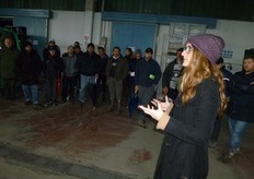 "Edwige Remy illustra gli schemi di disposizione degli impollinatori in campo per le varieta' autosterili, nel corso di una giornata tecnica sull'albicocco organizzata da COVIL ed Escande a Rotondella (Matera), presso la Cooperativa "Trisaia"."