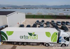 Fase di carico di un camion presso lo stabilimento Ortomad di Pontecagnano.
