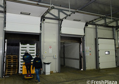 Le ribalte viste dalla parte interna del magazzino.