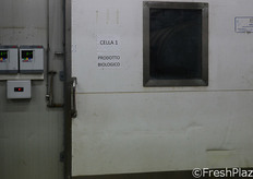 La materia prima segue due distinti percorsi, a seconda che provenga da coltivazioni biologiche o tradizionali.