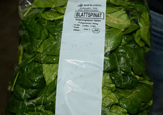 Qui e nelle foto seguenti, buste e cestini di prodotto finito.