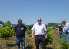 Un momento della giornata tecnica in campo sulla gestione integrata delle malerbe negli agrumeti, organizzata dal Consorzio Vivaisti Lucani, presieduta dal Prof. Pasquale Montemurro (al centro nella foto) dell'Universita' degli Studi di Bari.