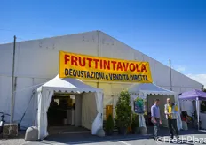 Padiglione di degustazioni e vendita diretta allestito in occasione della fiera Fruttinfiore.