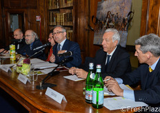 "Il coordinatore dei lavori, il giornalista Marco Carminati ha sottolineato che la location per la presentazione del progetto non avrebbe potuto essere piu' azzeccata: "Brera" deriva infatti da "braida", termine della bassa latinita' longobarda che significa prato, piazza erbosa, campo vicino alla citta'."