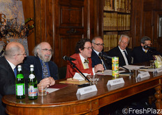 "Un momento dell'intervento di Philippe Daverio che ha lanciato alcuni interessanti input sulle possibili evoluzioni del progetto "Gli Orti per l'Arte", anche in vista dell'Expo 2015."