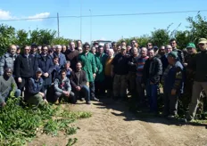 Foto di gruppo dei partecipanti ad una delle giornate tecniche di agrumicoltura, organizzata dal Consorzio Vivaisti Lucani, sulla potatura.