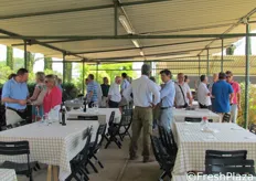A conclusione della visita e' stato offerto un gradito buffet. Il vino, bianco e rosso, sulle tavole proveniva dalle cantine dell'Azienda Agricola Castello Montevibiano Vecchio.