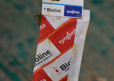 La serra vetrina, trapiantata a marzo 2013, ha integrato da subito l'immissione nell'ambiente di insetti ausiliari, come Nesidiocoris Tenuis (contro Tuta Absoluta e mosca bianca), Amblyseius Andersoni (contro acari ed eriofidi) ed Eretmocerus Eremicus (contro la mosca bianca).