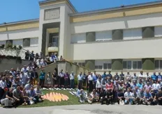 "Foto di gruppo dei partecipanti all'VIII Simposio Internazionale sul Pesco che si e' svolto a Matera, dal 17 al 20 giugno, presso la "Casa di Spiritualita' S. Anna"."
