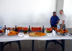 In foto il ricco buffet, ovviamente a base di frutta, offerto ai visitatori dall'Ingrosso Ortofrutticolo Fevifrutta di Policoro (MT), nel corso del Basilicata Frutta Day, il 15 giugno 2013.