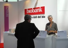 "Rosa Maria Bertino da' il benvenuto nello stand di BioBank: "C'e' molto fermento attorno al biologico, molte novita' e molti giovani"."