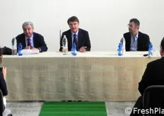 Conferenza stampa con, da sinistra a destra: Gianni Bonora (amministratore delegato di Cpr Servizi), Renzo Piraccini (presidente di Cpr System) e il vicesindaco del Comune pavese, Gabriele Massocchi.