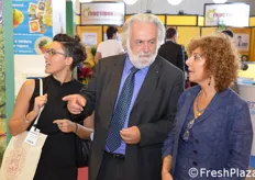 Il prof. Luigi Vannini, direttore del Corso di Alta Formazione (CAF) sugli ortofrutticoli dell'Universita' di Bologna, in visita a Macfrut 2013 insieme a Chiara Cecchetto e Claudia Ferreyra.