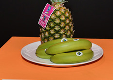 Banane e ananas dal commercio equo e solidale.