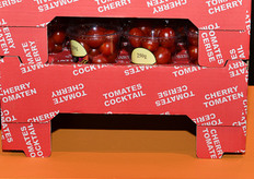 Smurfit Kappa ha presentato questo imballaggio in cartone che, una volta nel punto vendita, puo' essere rovesciato trasformandosi in un display.