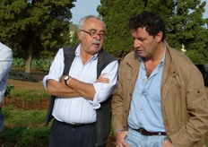 Il frutticoltore Francesco Musotto (a sinistra nella foto), di Finale di Pollina in provincia di Palermo, e Antonino D'Amico, responsabile dell'Ispettorato Agrario della provincia di Palermo.