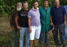 Da destra Mario Cicero, frutticoltore di Campofelice di Rocella (provincia di Palermo), Vito Vitelli, Consorzio Vivaisti Lucani (Scanzano Jonico - Matera) e Valentino Cicero (figlio di Mario), giovane frutticoltore.
