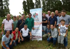 Foto di gruppo dei partecipanti alle giornate tecniche dell'albicocco, organizzate dal Consorzio Vivaisti Lucani.