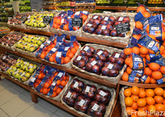 In tal modo Conad valorizza l'intero sistema Italia, attraverso il coinvolgimento di aziende italiane, sviluppando il tessuto economico fatto di piccola imprenditorialita' e dando risposte concrete all'esigenza di convenienza dei clienti.