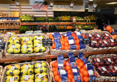 Per Conad i prodotti tipici regionali valgono l'8,4 per cento del fatturato della marca del distributore, che nel 2013 e' stato di 2,35 miliardi di euro: un dato importante, che testimonia la capacita' di rispondere e adeguarsi alle mutate esigenze di un mercato in continua evoluzione.