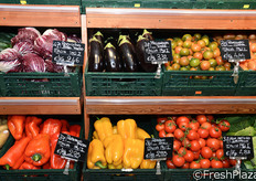 Dettaglio dello scaffale verdura.