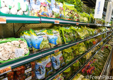 Scaffale frigo per i prodotti piu' deperibili.