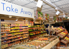 "Negli store Sapori&Dintorni e' possibile non solo fare una spesa completa e di qualita', ma anche consumare i prodotti in vendita, come evidenziato dall'ampio reparto Take Away: per i turisti in transito e' un modo pratico per gustare le migliori produzioni regionali avendo la certezza della loro "origine 100 per cento italiana"."